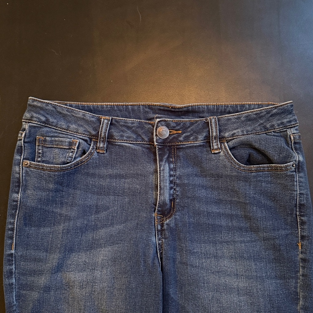 Venezia Women's Blue Capri Jeans